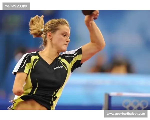 波兰独臂选手娜塔莉·帕蒂卡赛后泪洒赛场获全场观众起立致敬