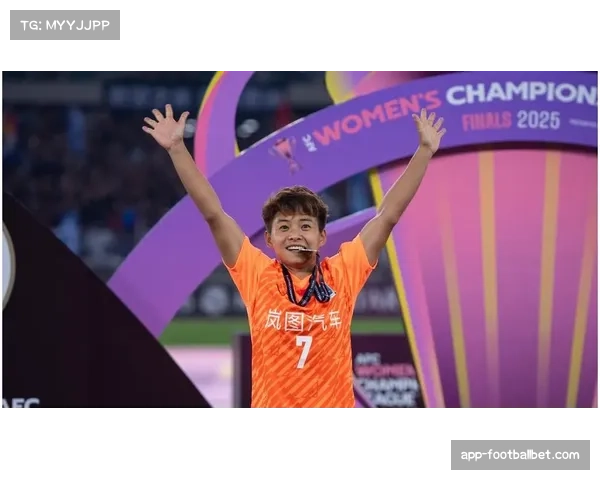 浦和球星高桥花荣膺亚足联年度最佳女足运动员王霜遗憾无缘桂冠